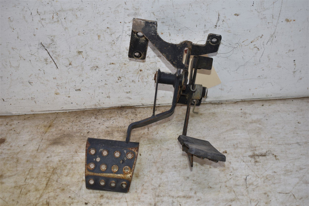 2013 Bobcat 3400 4X4 Pedals