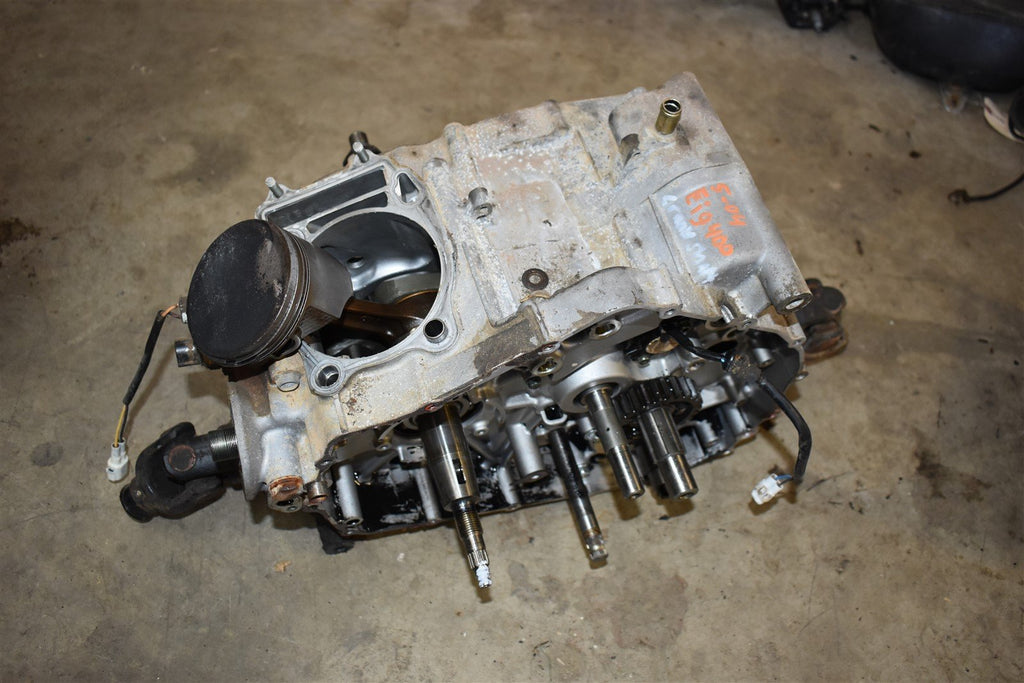 2004 Suzuki Eiger 400 4x4 Manual Bottom End Engine - Crank Shaft Threads MESSED UP