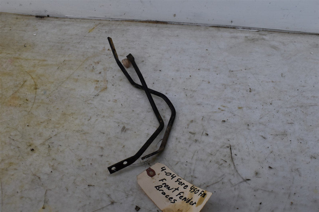 2004 Honda Foreman 450 FM Front Fender Bracket 61105-HM7-000 61106-HM7-000