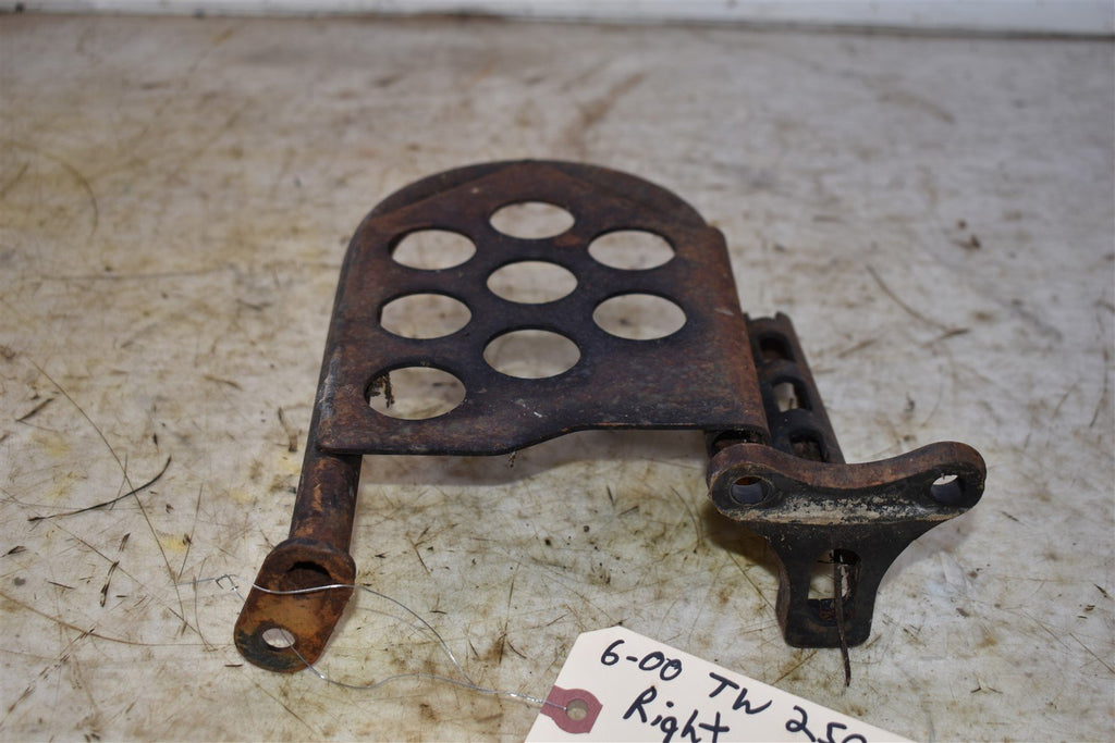 2000 Yamaha Bear Tracker 250 2WD Right Foot Rest 4XE-F7411-00-00