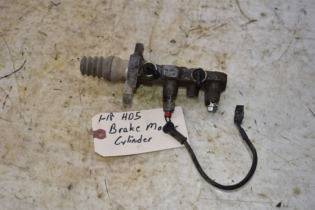 2018 Can Am Defender HD5 Brake Master Cylinder 705601549