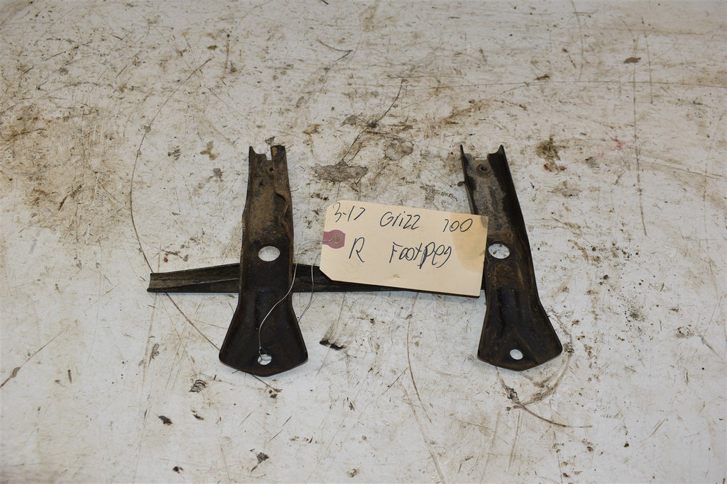 2017 Yamaha Grizzly 700 EPS 4WD Right Foot Peg Bracket 1HP-F7462-00-00