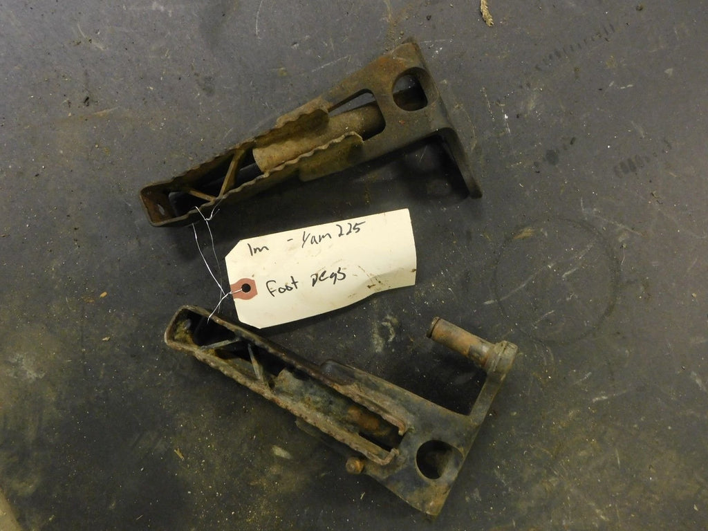 Yamaha Tri-Moto YTM225 Foot Pegs