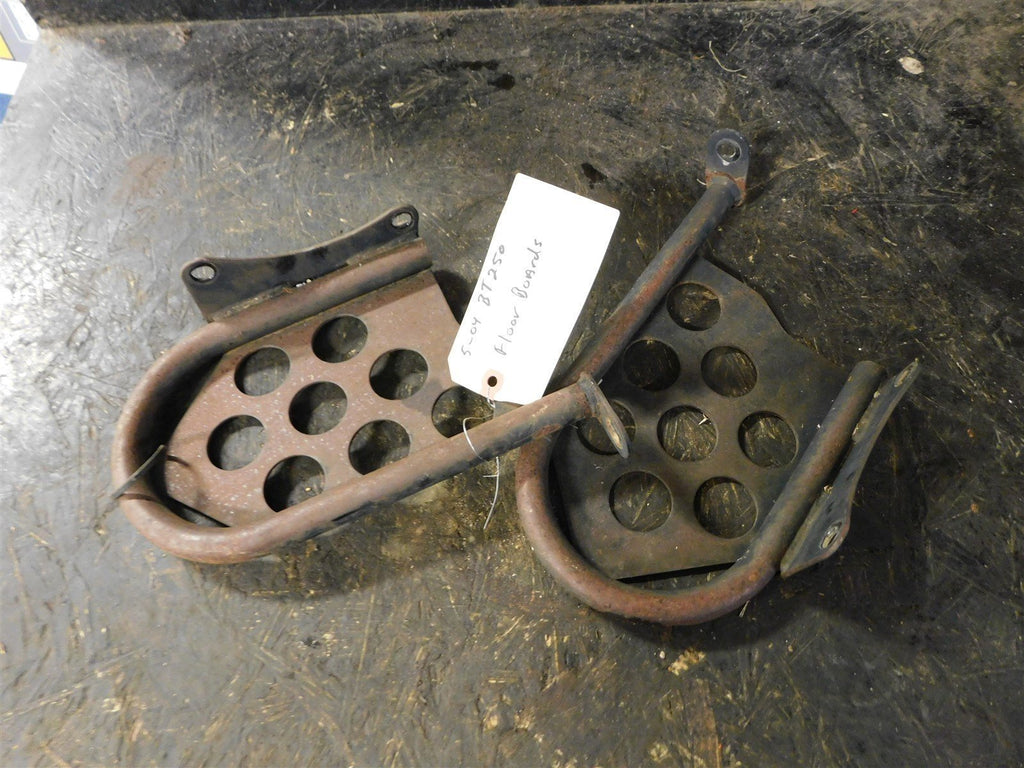 2004 Yamaha Bear Tracker 250 Foot Boards